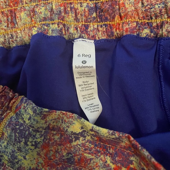 Lululemon Hotty Hot Shorts Seawheeze Sz 6 - Picture 3 of 5